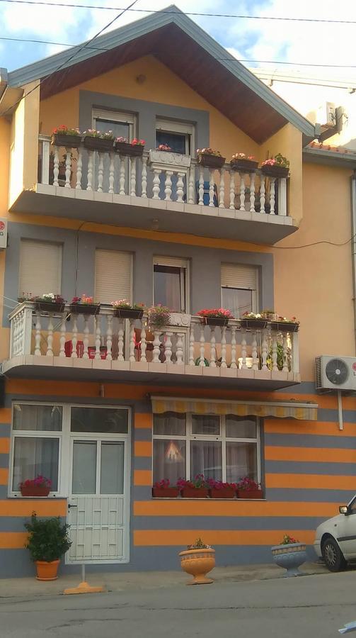 Guest House "Aylin" モスタル エクステリア 写真