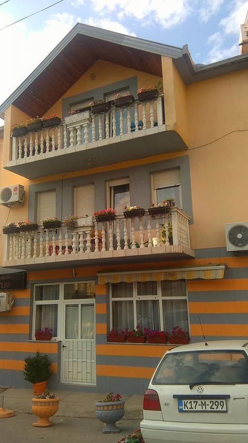 Guest House "Aylin" モスタル エクステリア 写真
